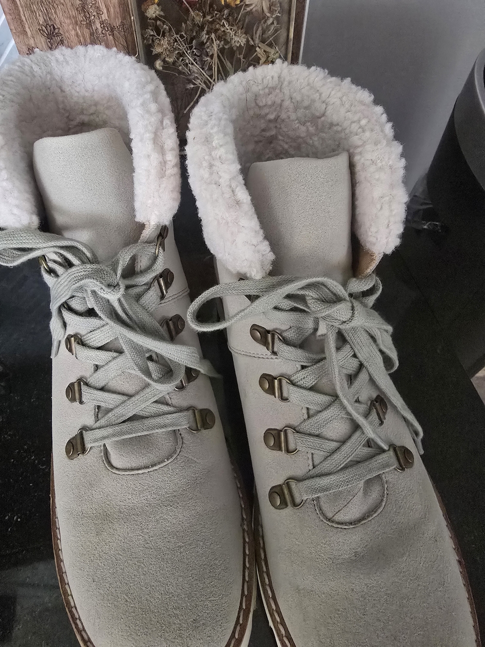 Oasis Society, Cozy Lace-Up Faux-Shearling Ankle Boots in Light Gray, 9